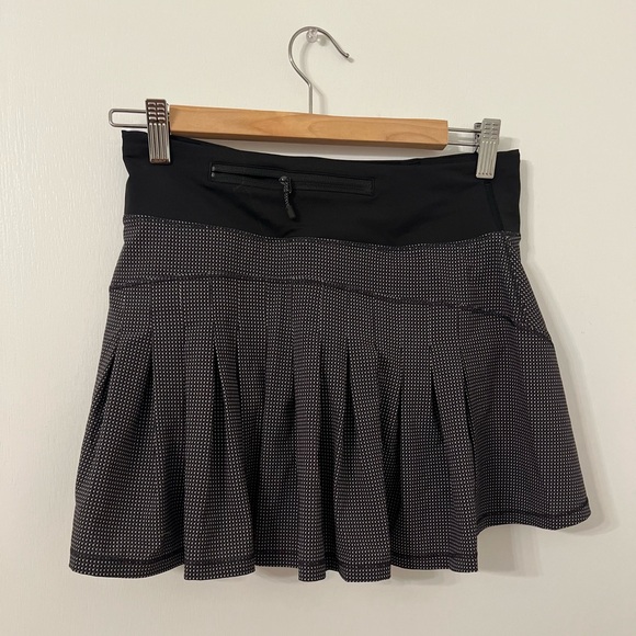 Lululemon Circuit Breaker Skirt - New with tags 🖤🤍 - Picture 2 of 4